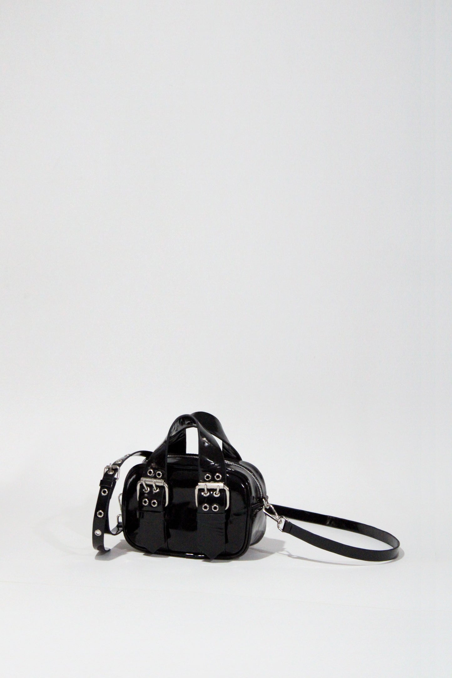 Bolso pequeño hebillas charol